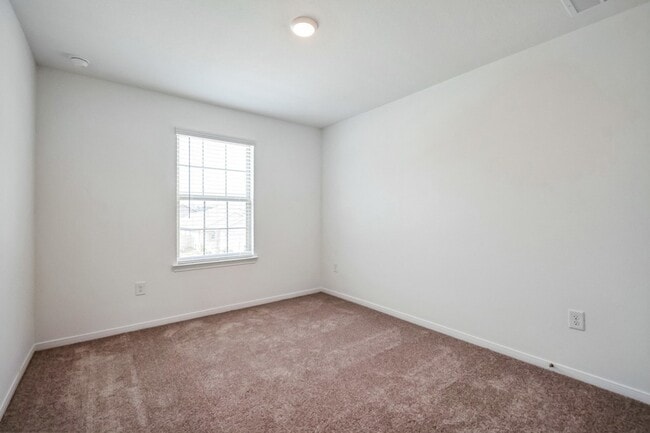 Building Photo - 16523 Pine Arrow Dr