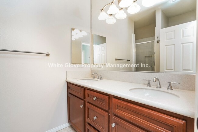 Building Photo - Charming 3-Bedroom Irvine Condo with Attached Garage and Community Amenities