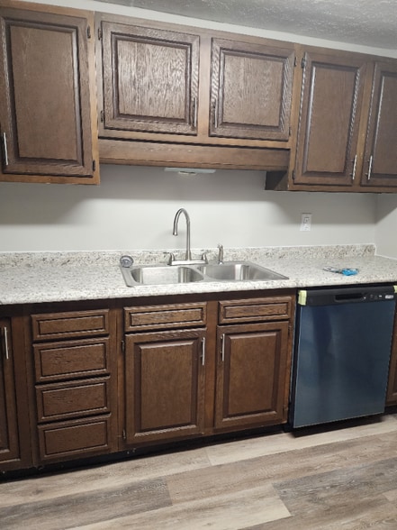 Building Photo - 201 Rose Ln St SW