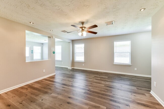 Building Photo - 10247 Country Squire Blvd