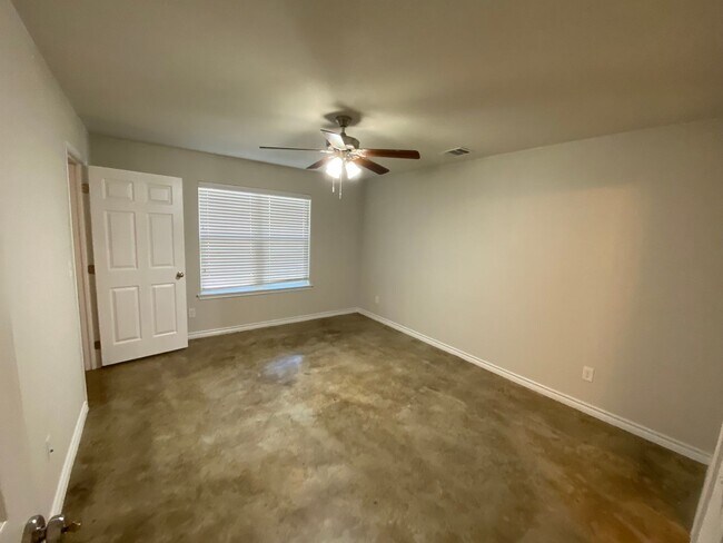 Building Photo - 1203 Wales Dr