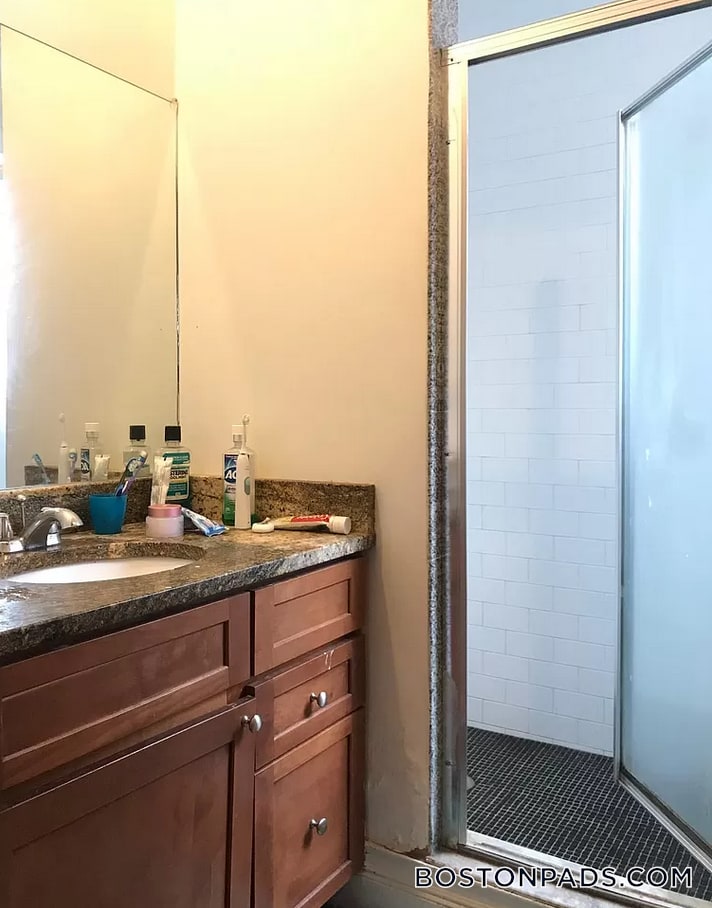 Building Photo - 64 Louis Prang St