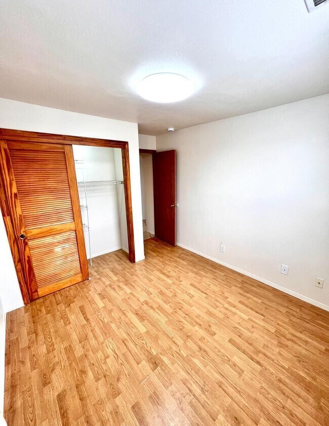Building Photo - 615 Candelaria Rd NW