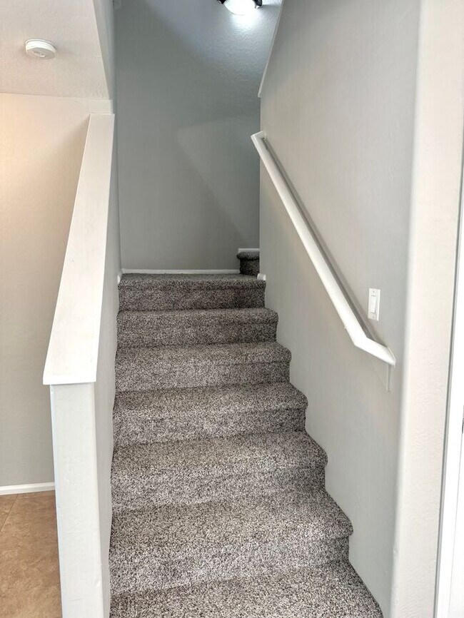 Building Photo - Stunning 4Bedrooms/2.5 Bath Home!