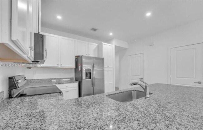 Building Photo - 10933 SW 235th Ln