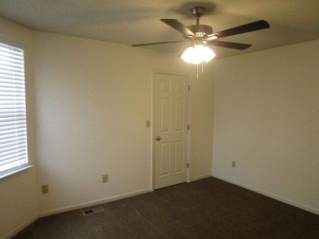 Building Photo - 4405-4407-4407 Cheryl Ct