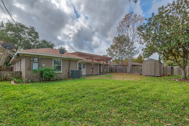 Building Photo - 4710 Willowbend Blvd