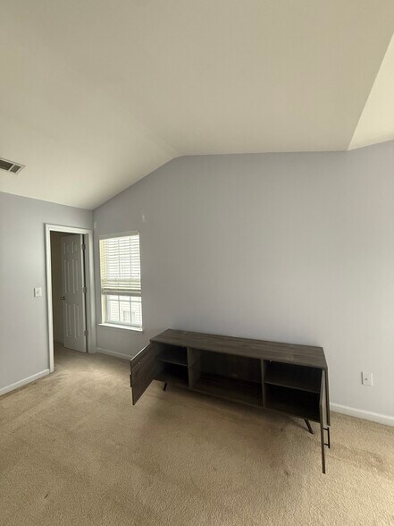 Building Photo - 9568 Kings Parade Blvd