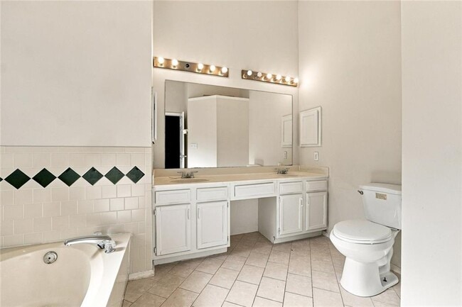 Building Photo - 10870 Willow Meadow Cir