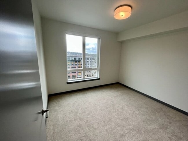 Building Photo - Jade Condominiums ~ Kirkland/Totem Lake