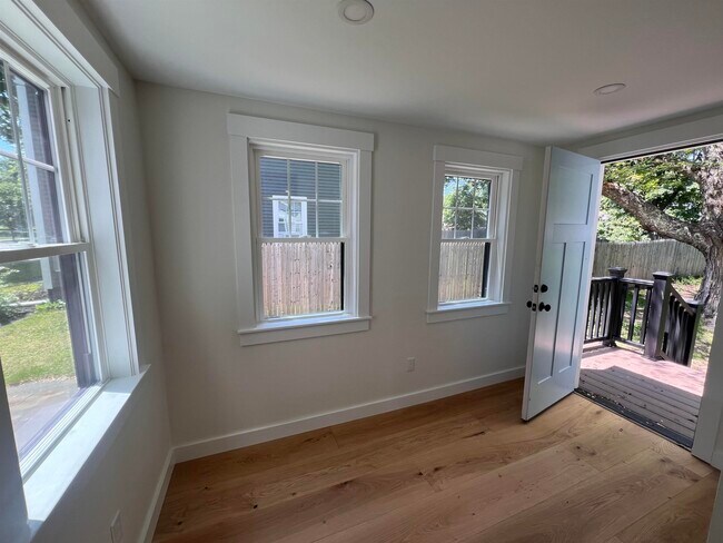 Building Photo - 189 Colonial Dr