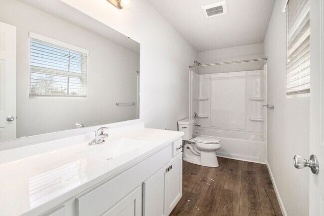 Building Photo - 510 Homewild Ave