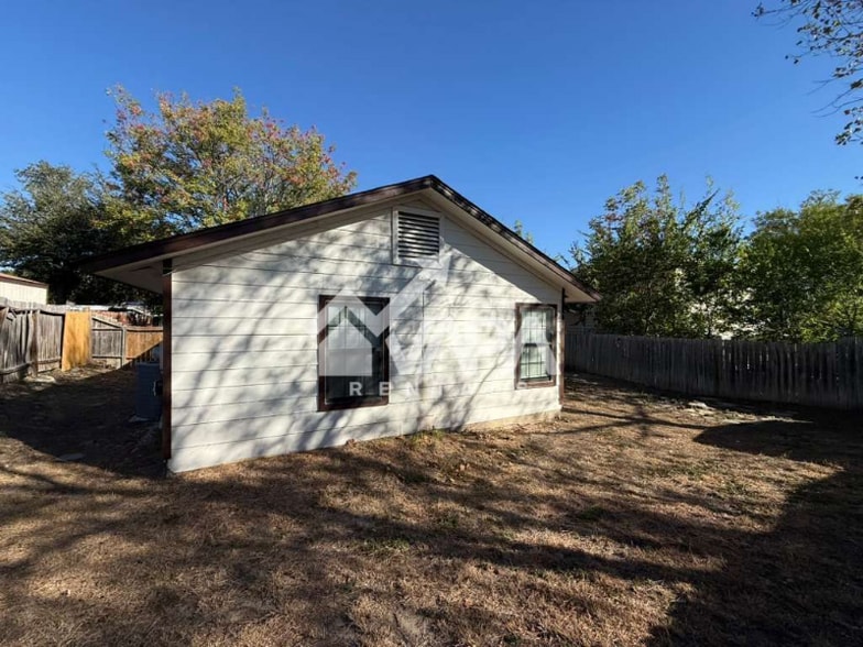 Building Photo - 10038 Raven Field Dr