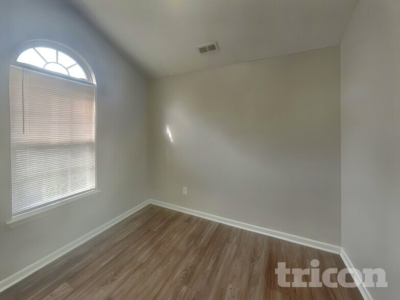 Building Photo - 6008 Bradford Ct