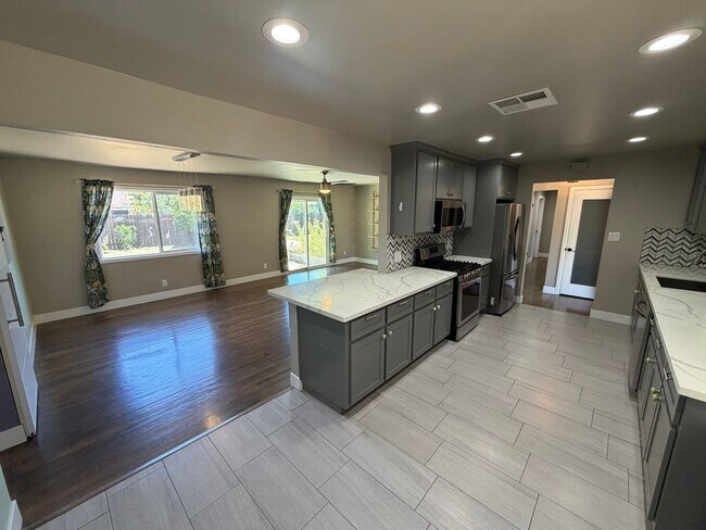 Building Photo - 3 Bedroom | 2 Bathroom | Single family home in Golf Course Terrace