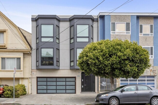 Building Photo - 330 27th Ave