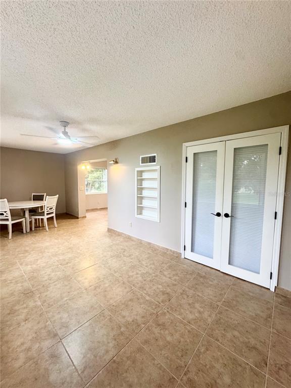Building Photo - 2402 Ecuadorian Way