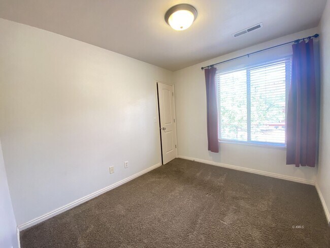 Building Photo - 300 N 300 E