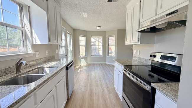 Building Photo - 2531 Clovis Rd SW