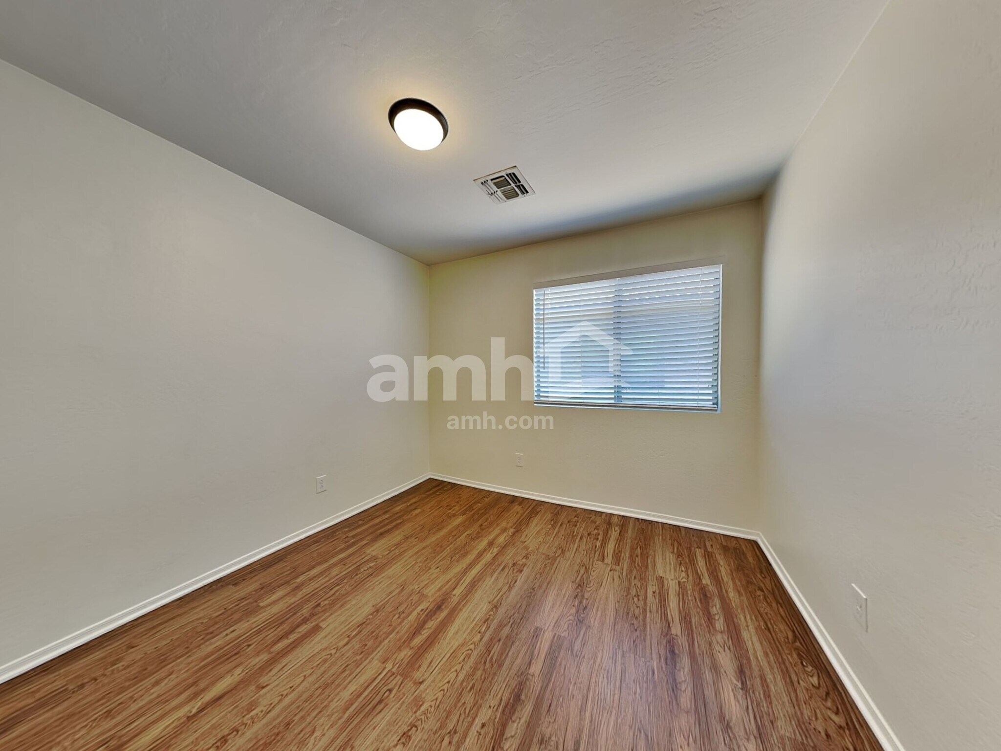 Building Photo - 13830 W Keim Dr