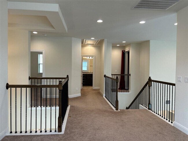 Building Photo - 3005 Zelma Dr