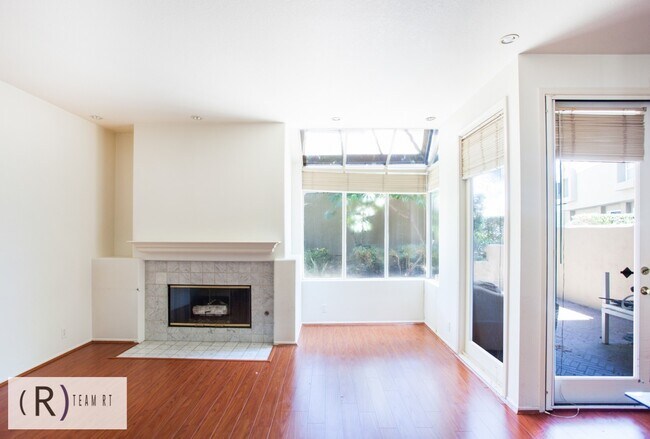 Building Photo - Fully Furnished 3be/3ba Home in Desirable ...