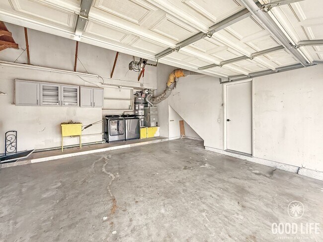 Building Photo - Updated 4B 2BA Home in Paradise Hills w/ S...