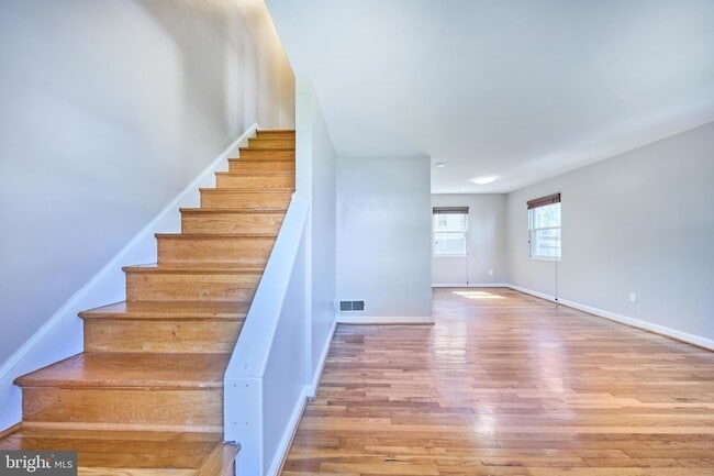 Building Photo - 2319 Riverview Terrace