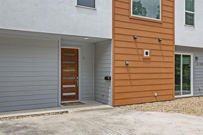 Building Photo - 6109 Cherrylawn Cir
