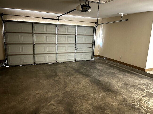 Building Photo - 3909 Ivana Ct