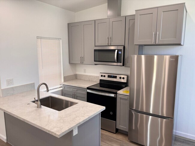 Building Photo - 2 bedrooms 2 baths home FOR RENT