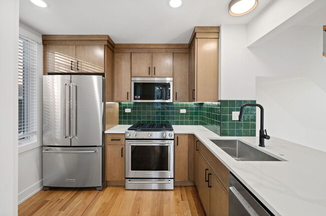 Building Photo - 2069 N Larrabee St