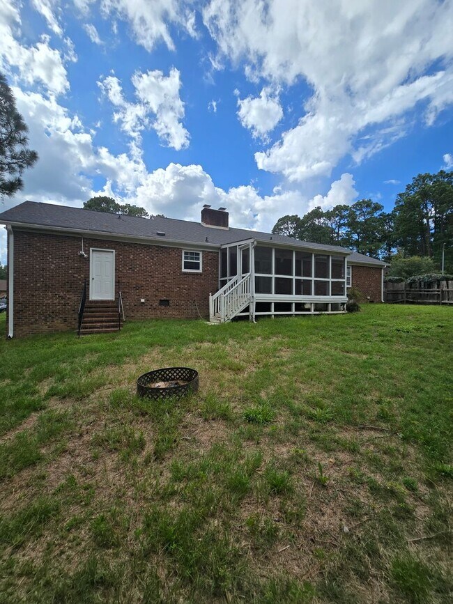 Building Photo - 7028 Lure Ct