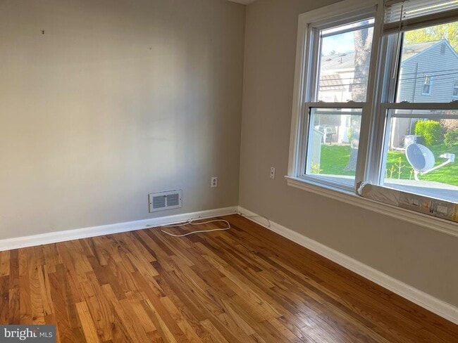 Building Photo - 650 Linden Cir