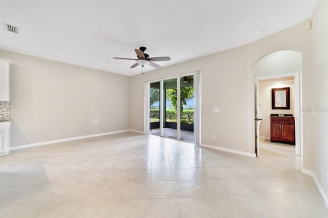 Building Photo - Stunning 5/2.5 Spacious Home with a 3 Car ...