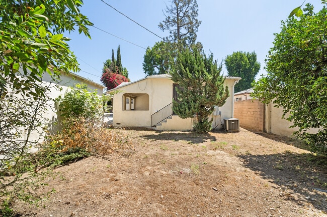 Building Photo - 327 N Avon St