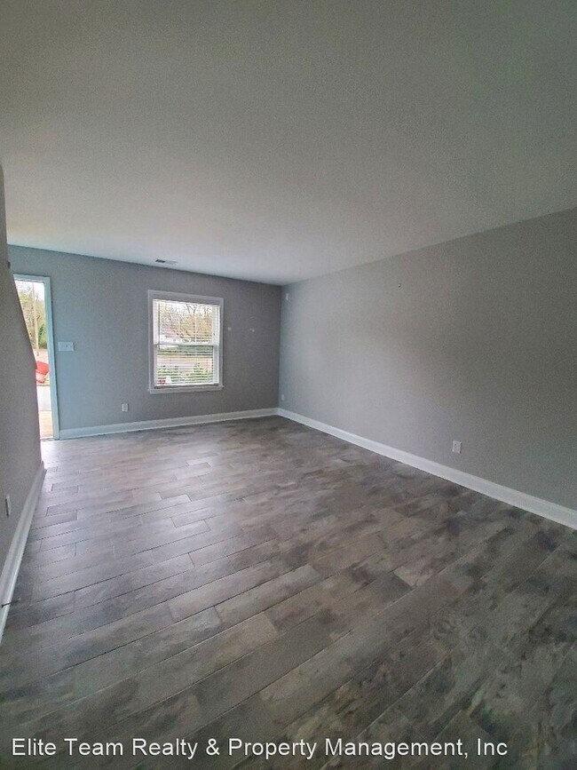 Building Photo - 2 br, 1.5 bath House - Cemetery St 309 Unit D