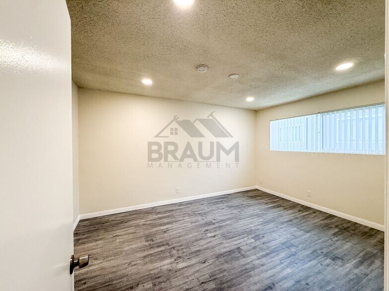 Building Photo - 6039 Whitsett Ave