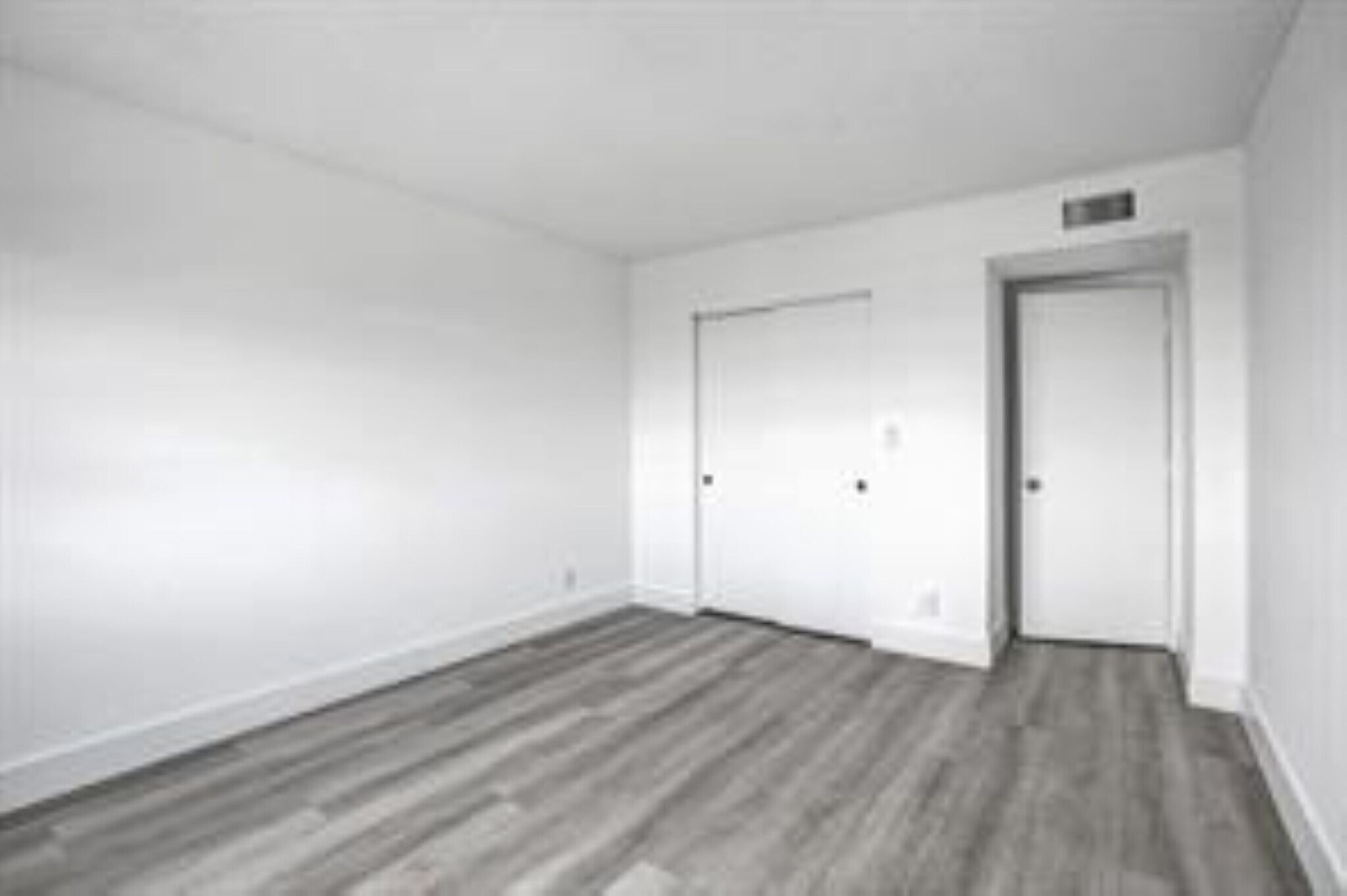 Building Photo - 900 NE 18th Ave