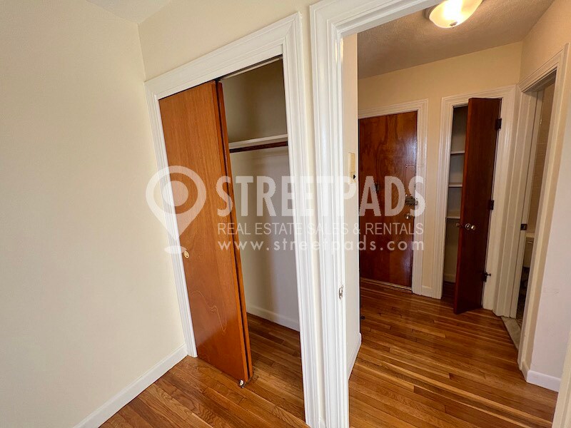 Building Photo - 160 N Beacon St