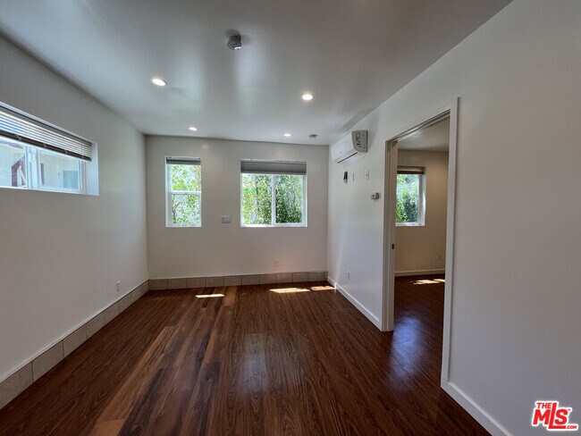 Building Photo - 3901 S Orange Dr