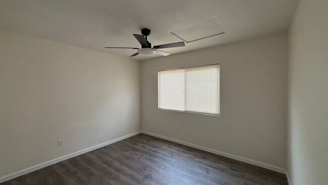 Building Photo - MeadSt221-223