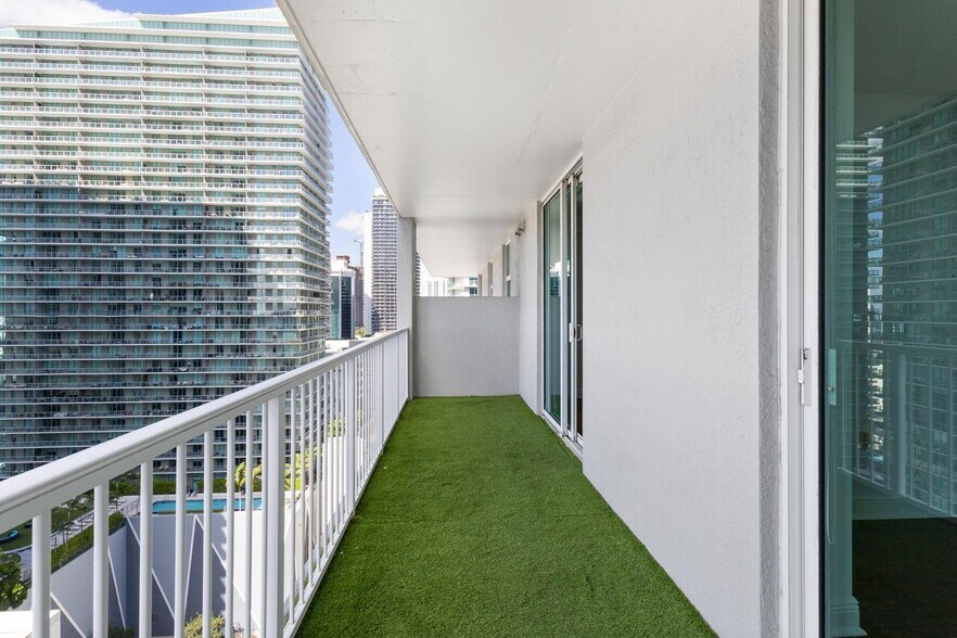 Building Photo - 1250 S Miami Ave