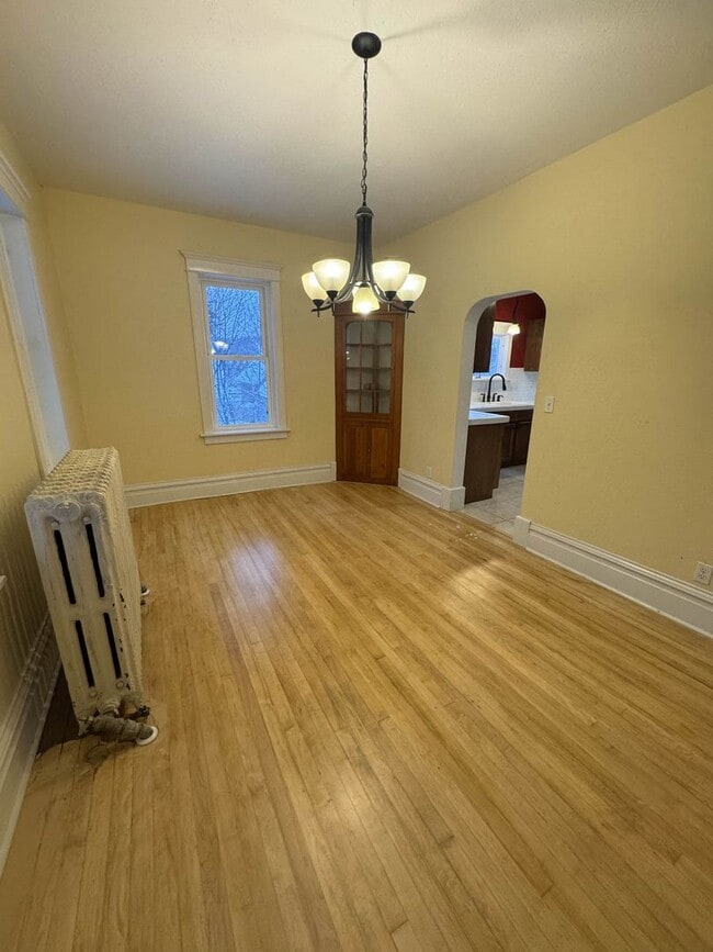 Building Photo - 3 Bedroom Freshly Renovated Family Home in Houghton