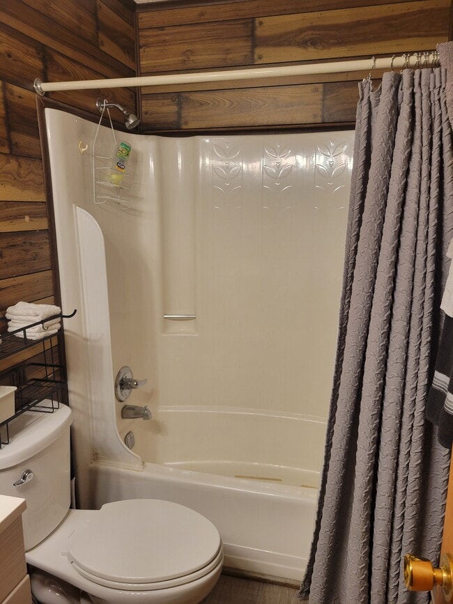 Building Photo - 260 Shuler Dr