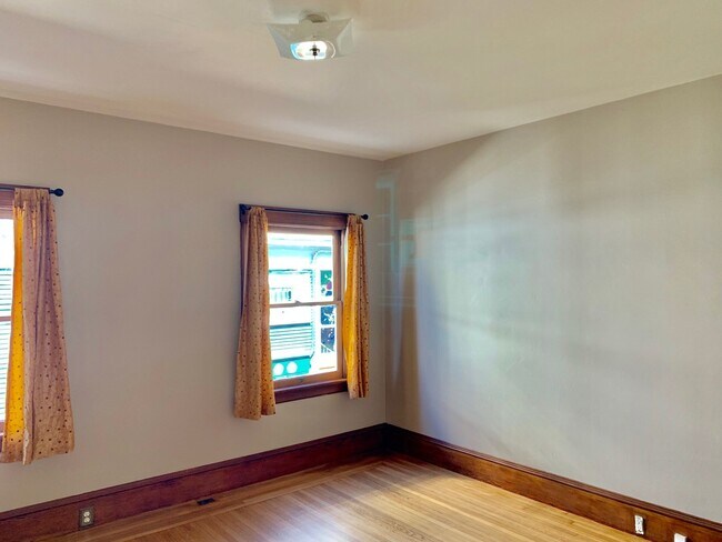 Building Photo - Advent- Low Deposit Rockridge Home W/ Beau...