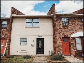 Building Photo - 408 W 4th St