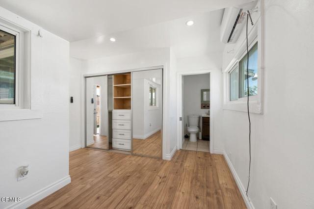 Building Photo - 1418 W 69th St