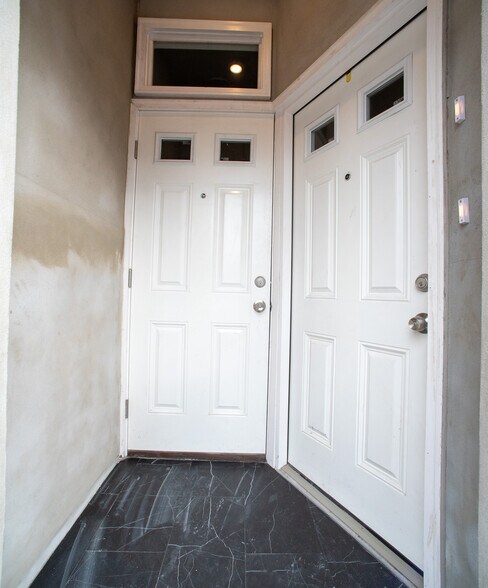 Building Photo - 2049 Snyder Ave