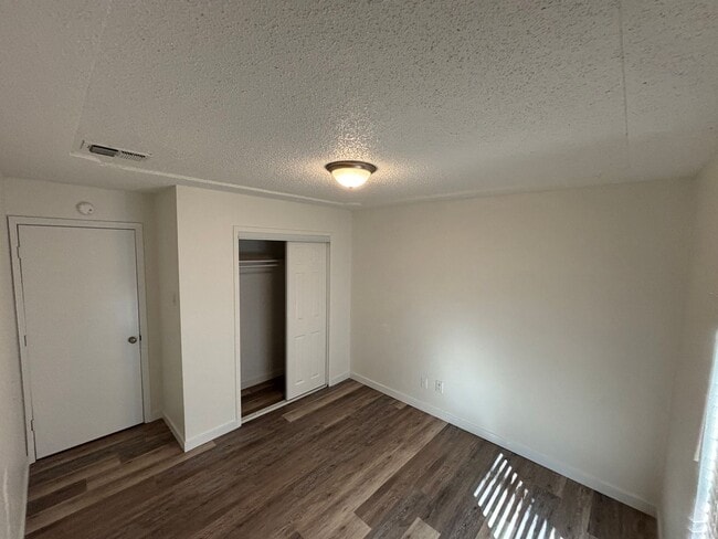 Building Photo - 536 Normandy Ln